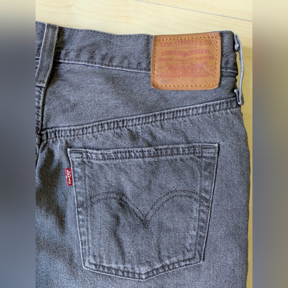 LEVI'S 501 Black‎ Distressed Cut Off Denim Shorts - Picture 2 of 16